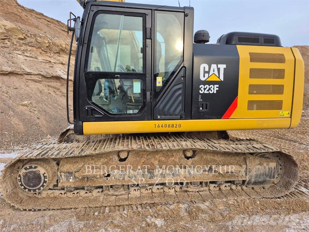 CAT 323FL حفارات زحافة