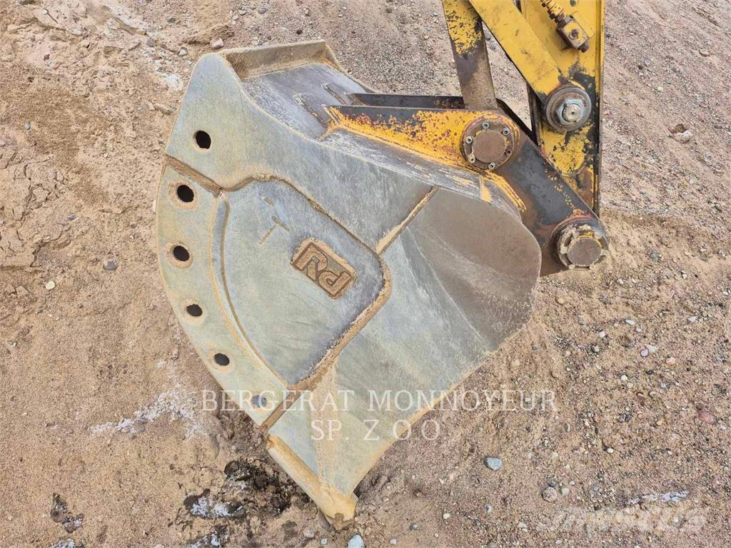 CAT 323FL حفارات زحافة