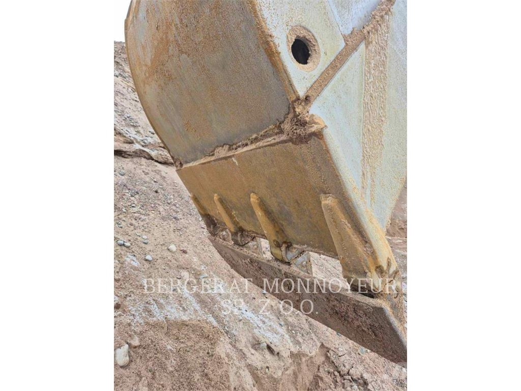 CAT 323FL حفارات زحافة