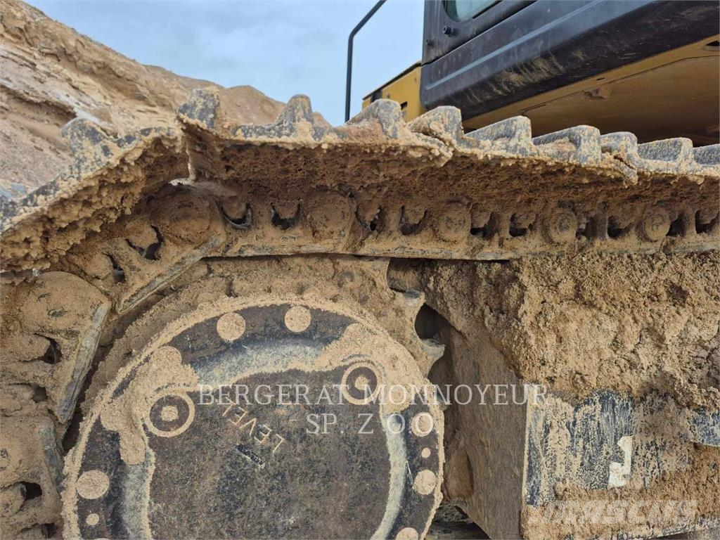 CAT 323FL حفارات زحافة