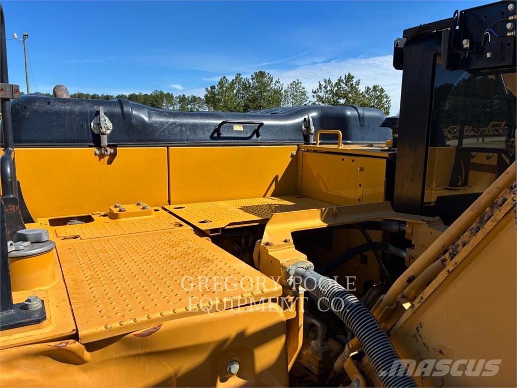CAT 323FL Gravemaskiner på larvebånd