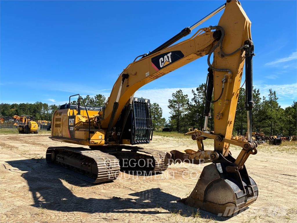 CAT 323FL Gravemaskiner på larvebånd