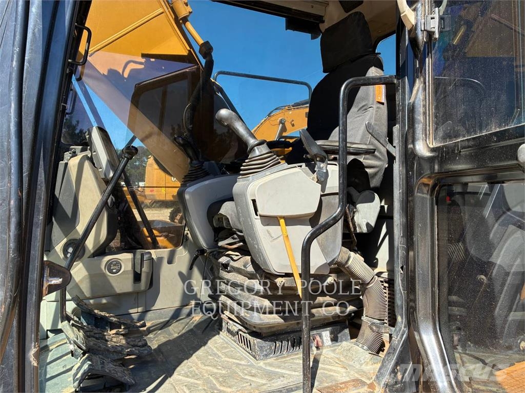 CAT 323FL Gravemaskiner på larvebånd