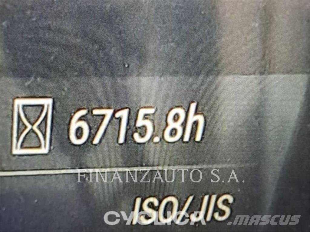 CAT 323L 履带挖掘机