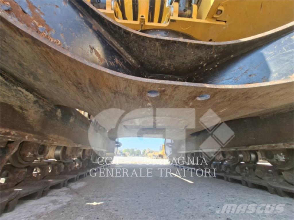 CAT 323SA Гусеничные экскаваторы