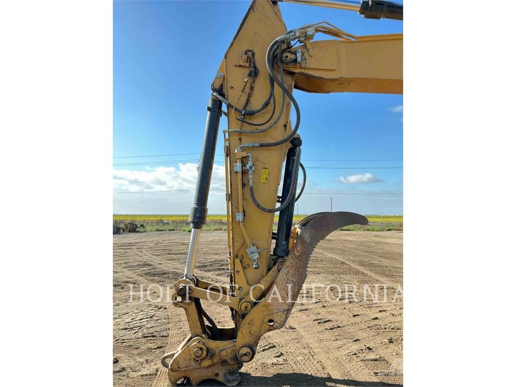 CAT 325 Gravemaskiner på larvebånd
