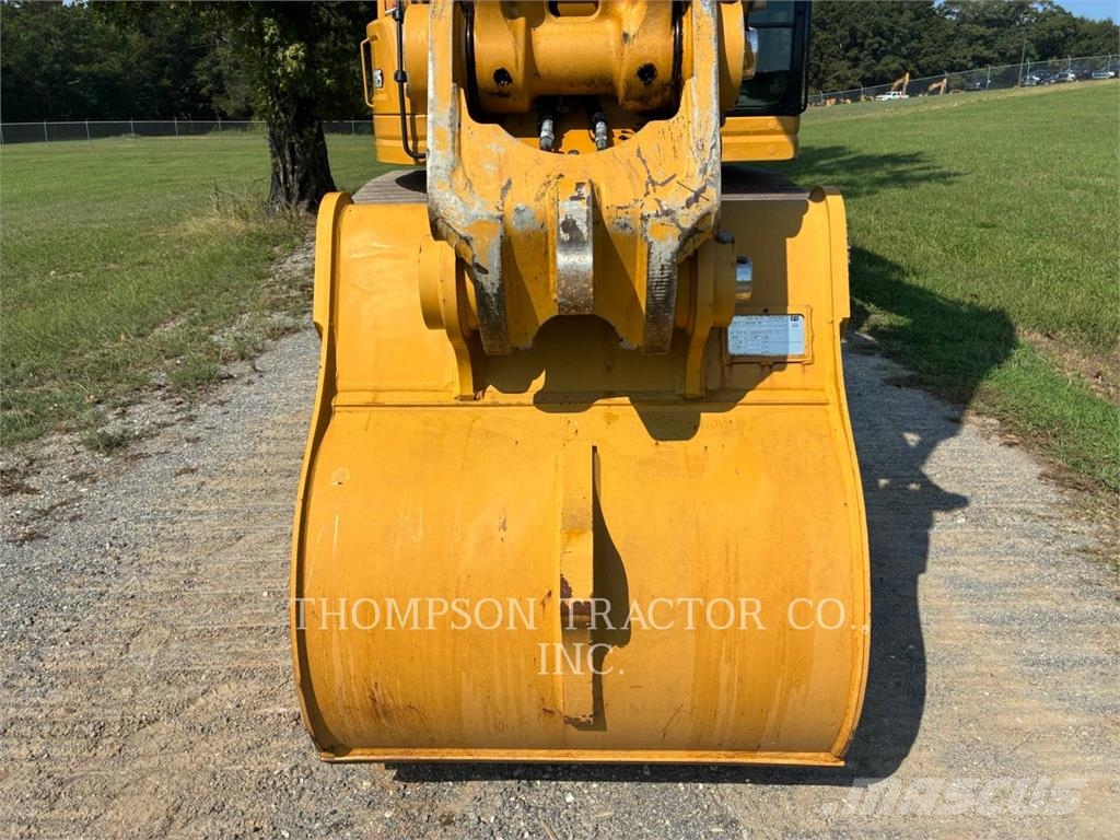 CAT 325 Gravemaskiner på larvebånd