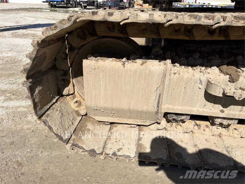 CAT 325 Gravemaskiner på larvebånd