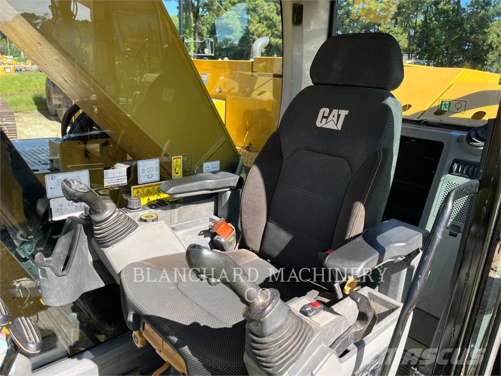 CAT 325 Gravemaskiner på larvebånd