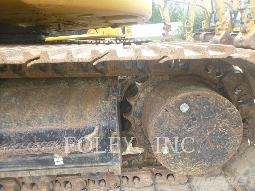 CAT 325-07 حفارات زحافة