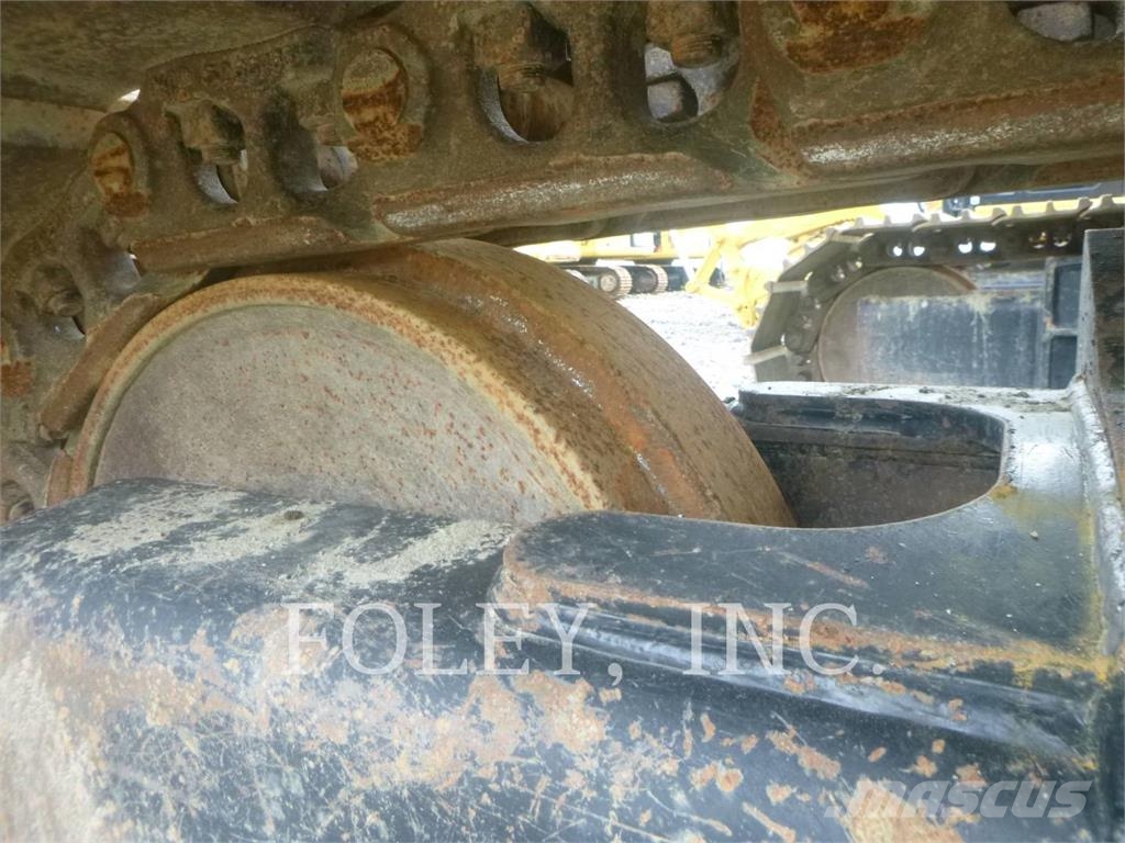 CAT 325-07 حفارات زحافة
