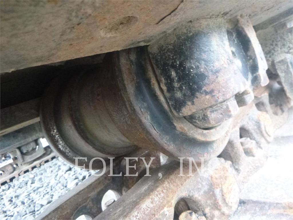 CAT 325-07 حفارات زحافة