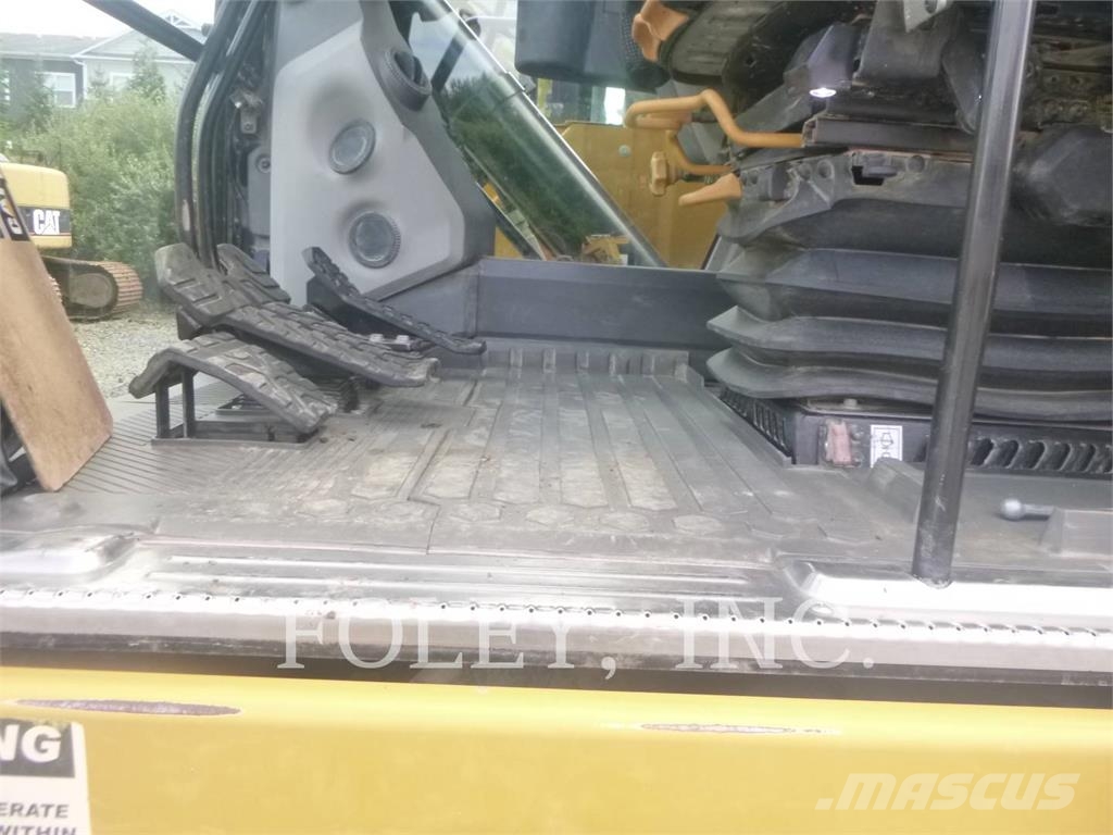 CAT 325-07 حفارات زحافة