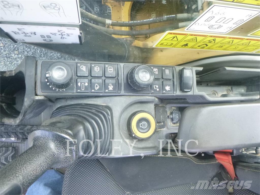 CAT 325-07 حفارات زحافة
