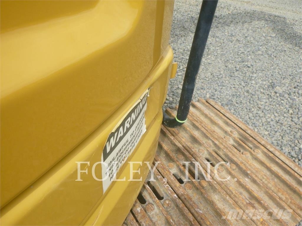 CAT 325-07 حفارات زحافة