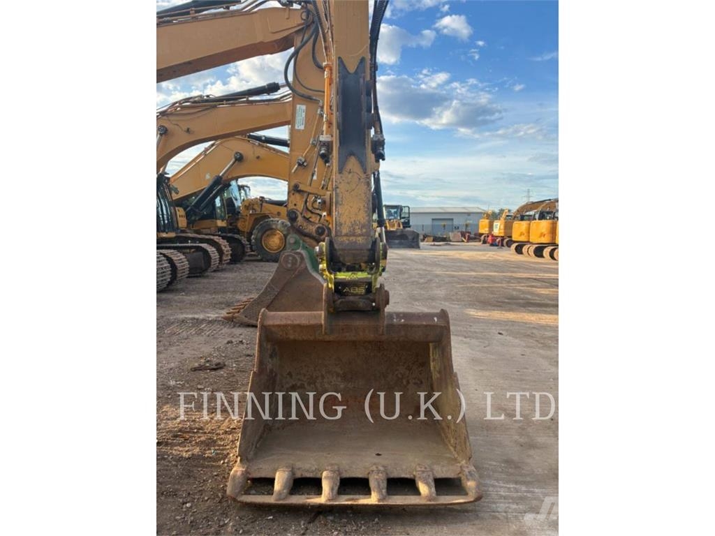CAT 325 2D Bageri gusjeničari