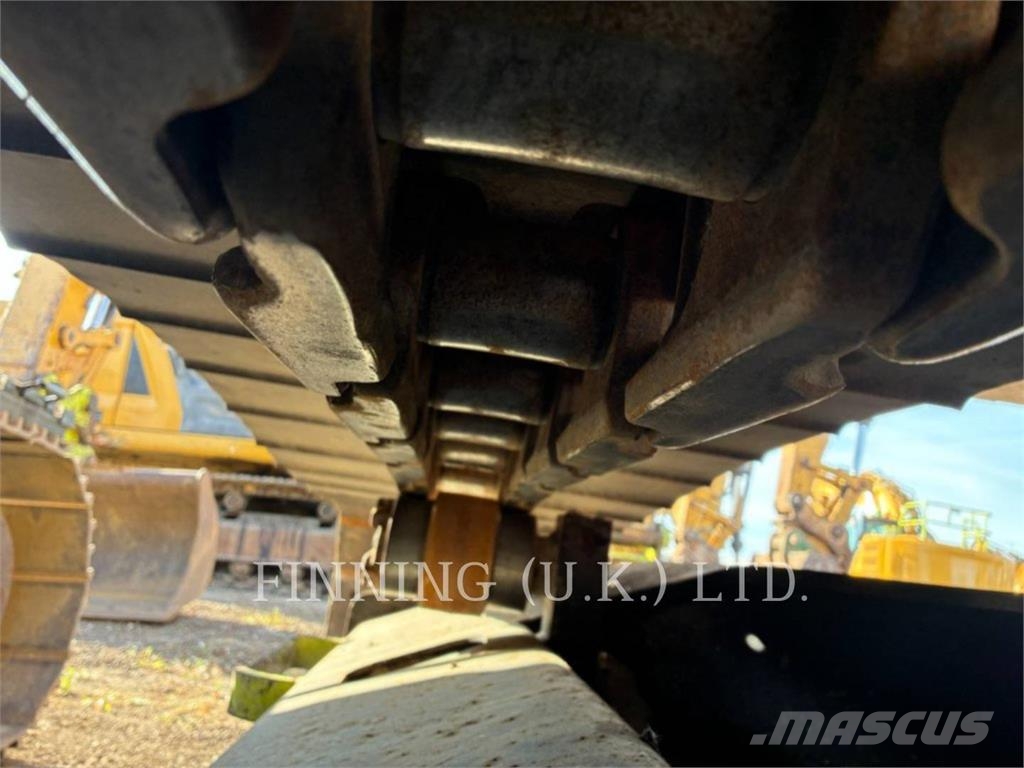 CAT 325 2D Bageri gusjeničari