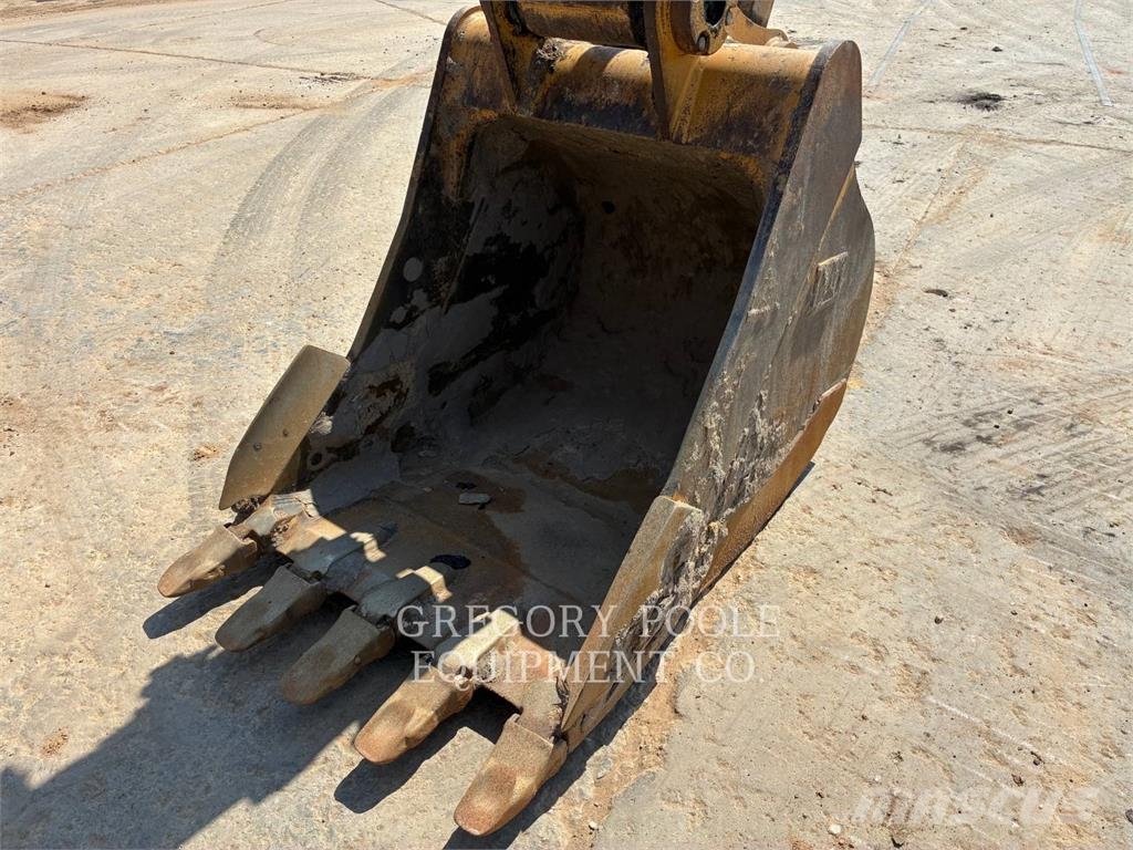 CAT 32507 Escavatori cingolati