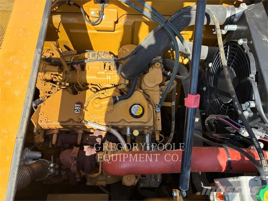 CAT 32507 Escavatori cingolati