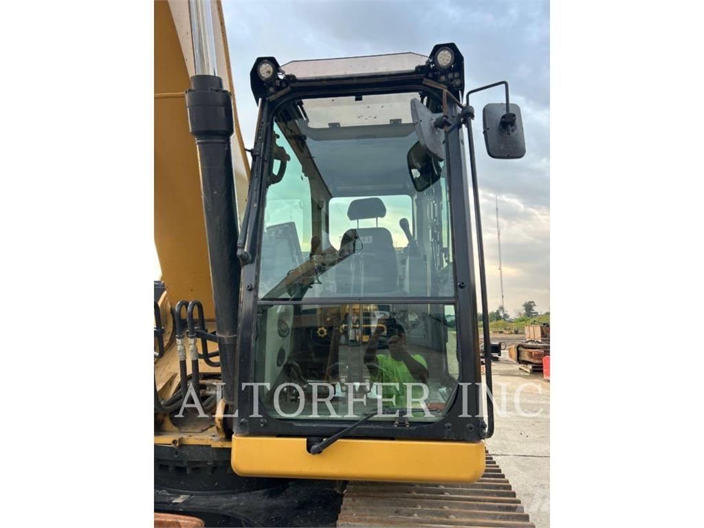 CAT 326-07 SLR حفارات زحافة