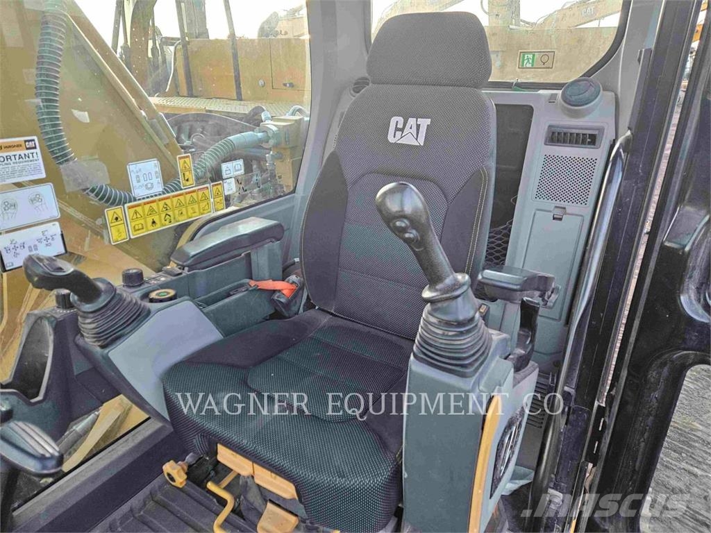 CAT 32607 Roomikekskavaatorid