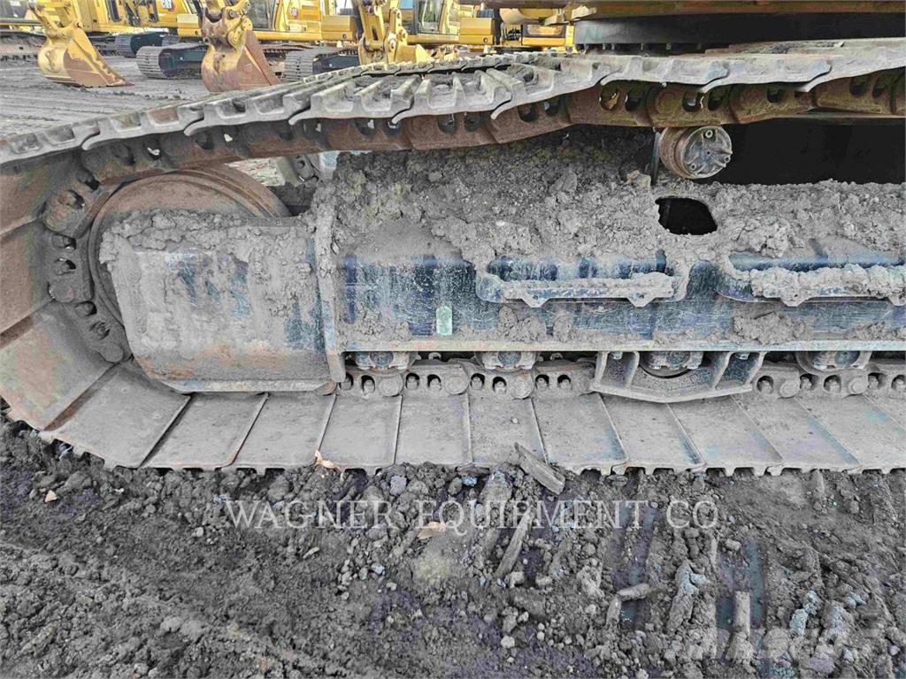 CAT 32607 Roomikekskavaatorid