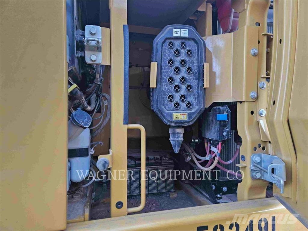 CAT 32607 Roomikekskavaatorid