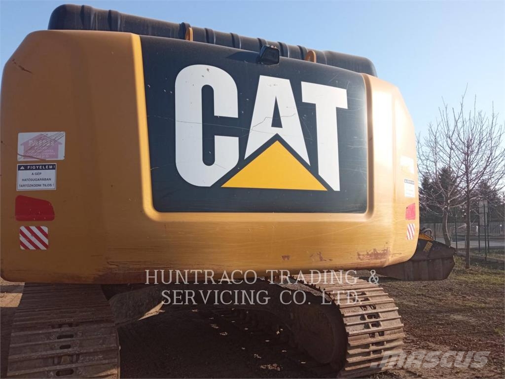 CAT 326FLN حفارات زحافة
