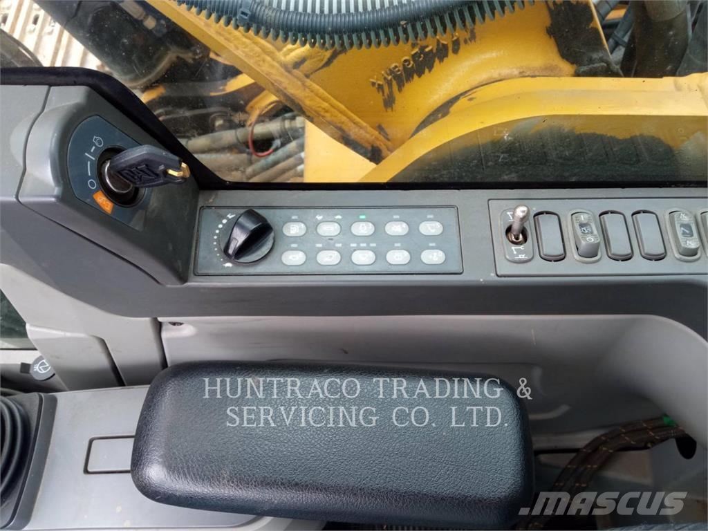 CAT 326FLN حفارات زحافة