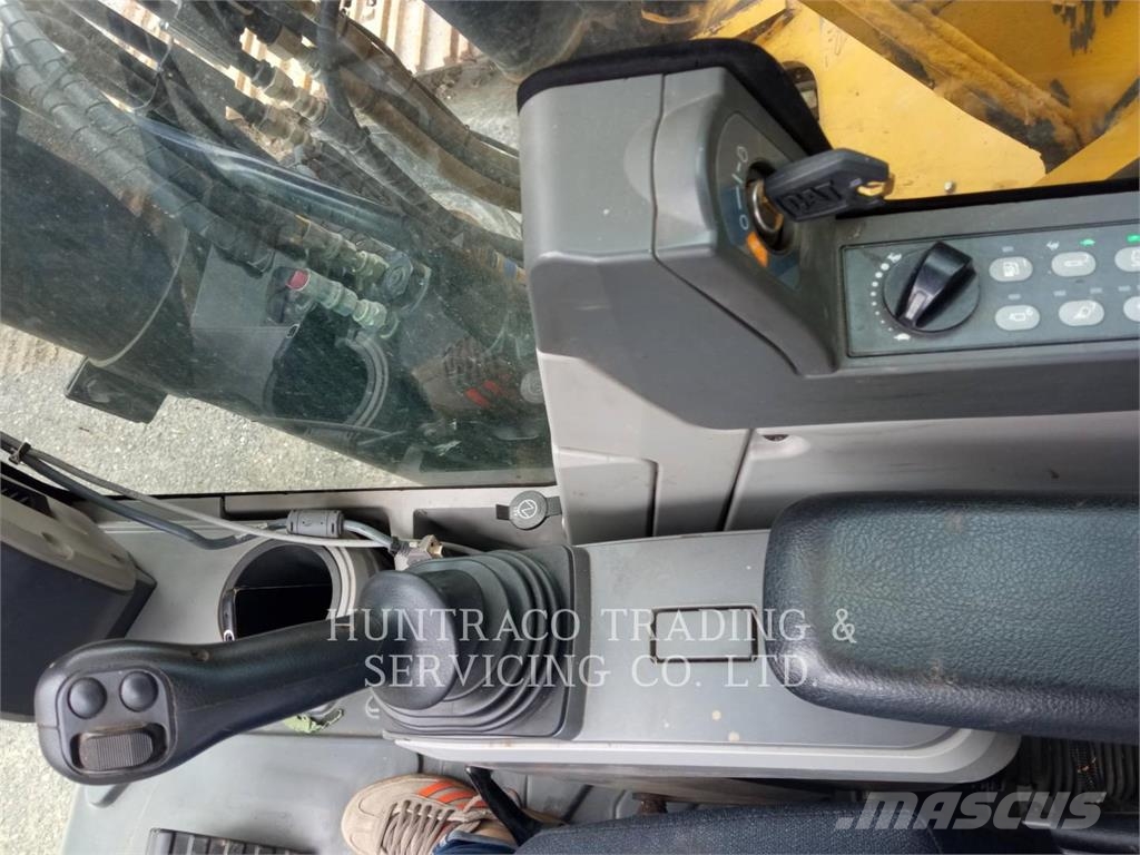 CAT 326FLN حفارات زحافة