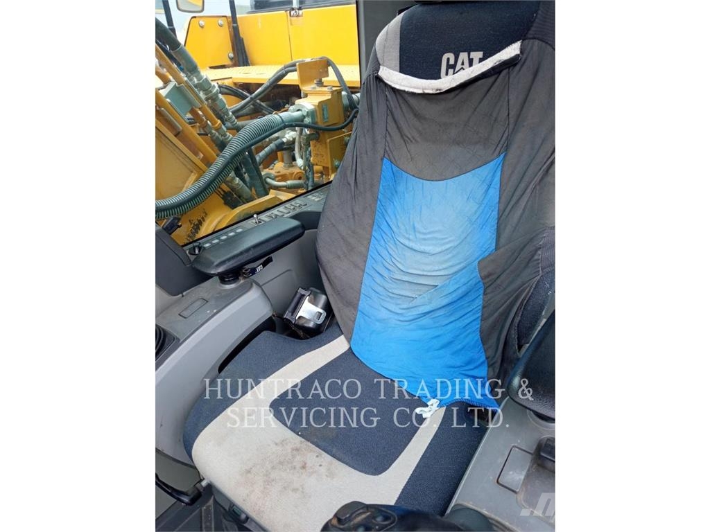 CAT 326FLN حفارات زحافة