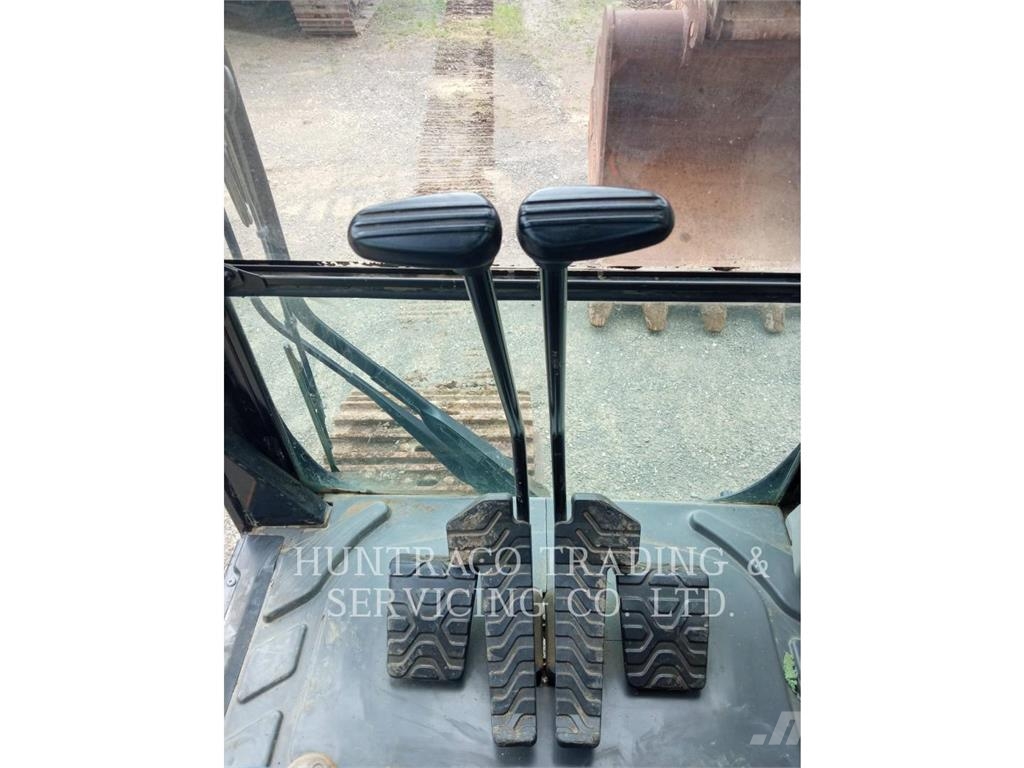 CAT 326FLN حفارات زحافة