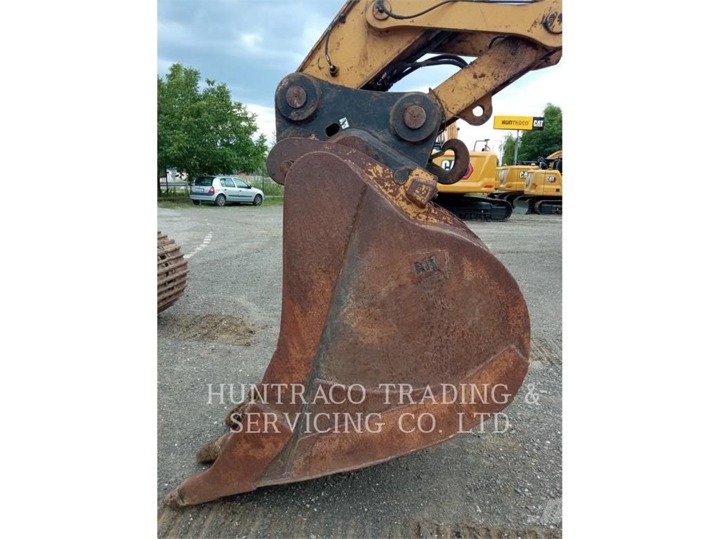 CAT 326FLN حفارات زحافة
