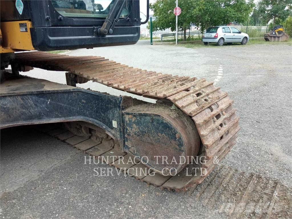 CAT 326FLN حفارات زحافة
