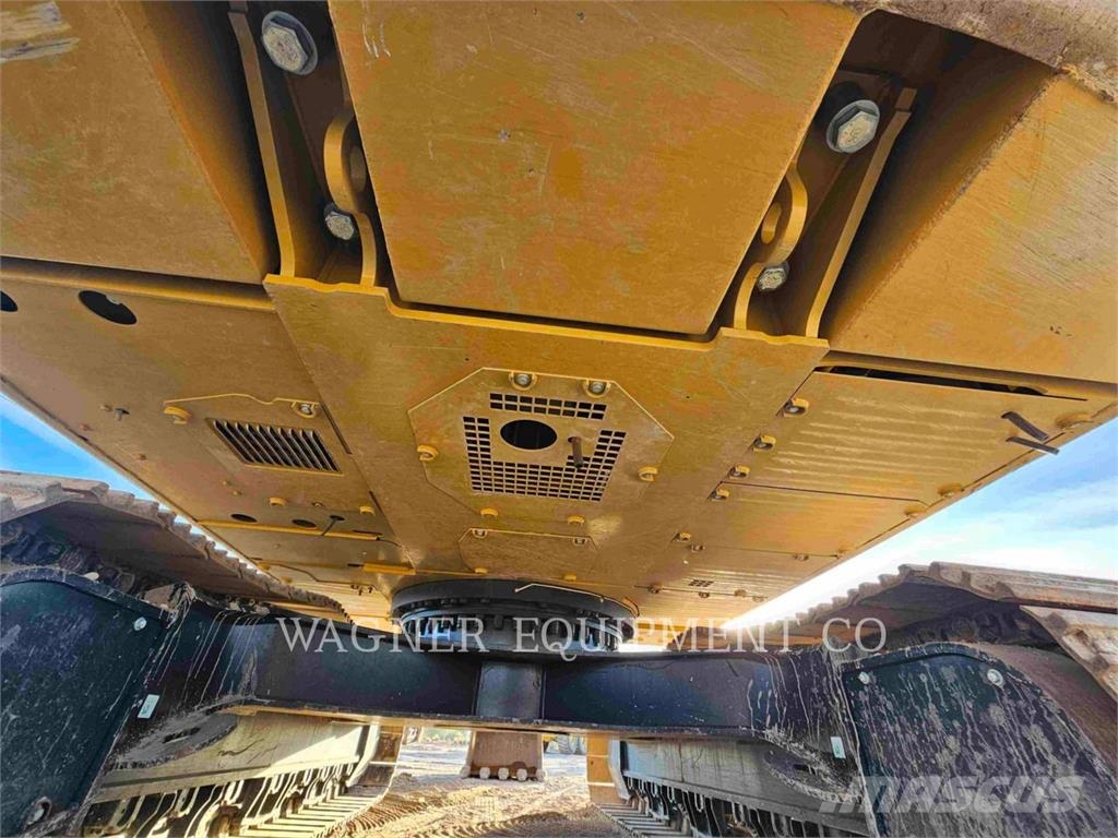 CAT 330 حفارات زحافة