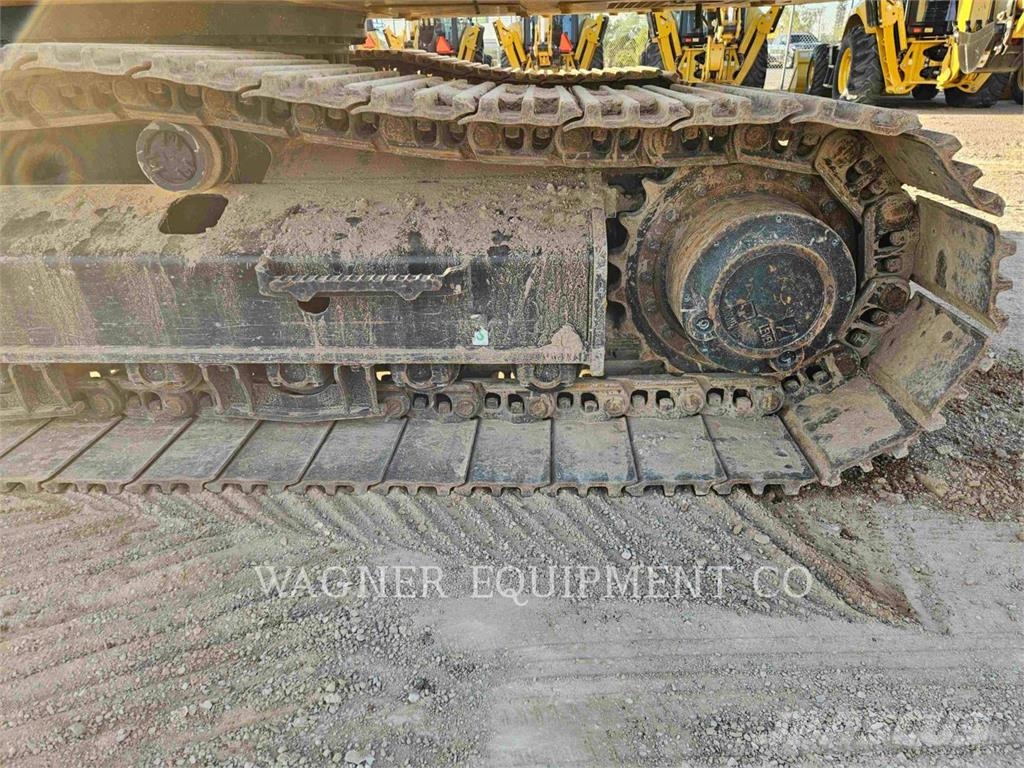 CAT 330 حفارات زحافة