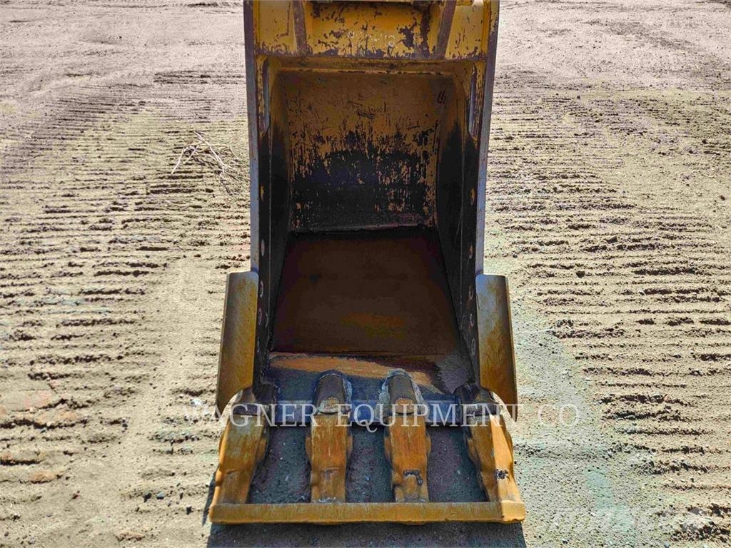 CAT 330 حفارات زحافة