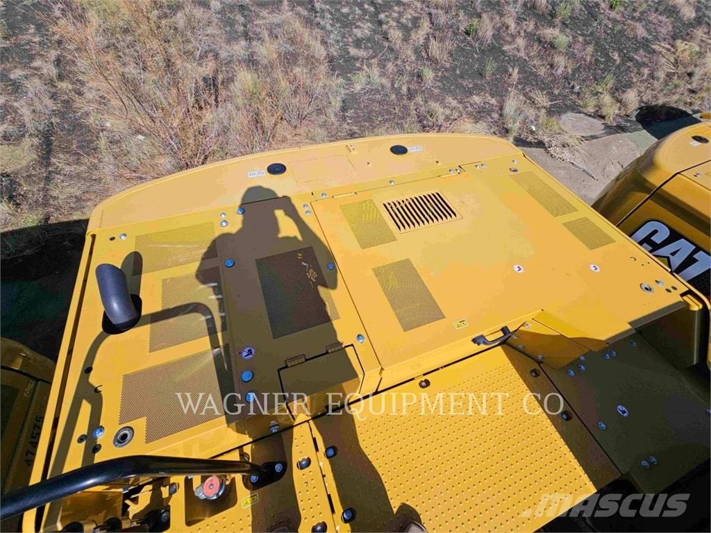CAT 330 حفارات زحافة