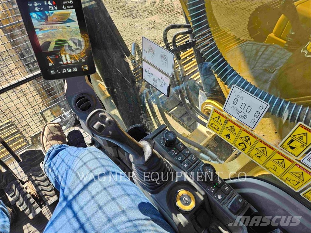 CAT 330 حفارات زحافة