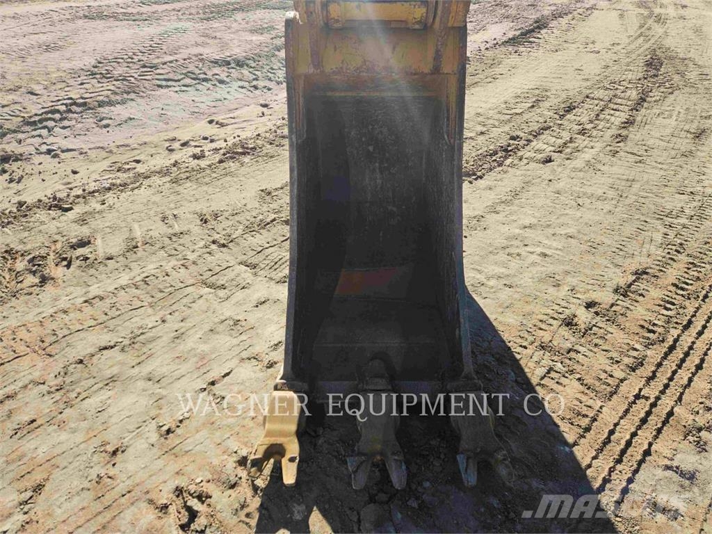 CAT 330 حفارات زحافة