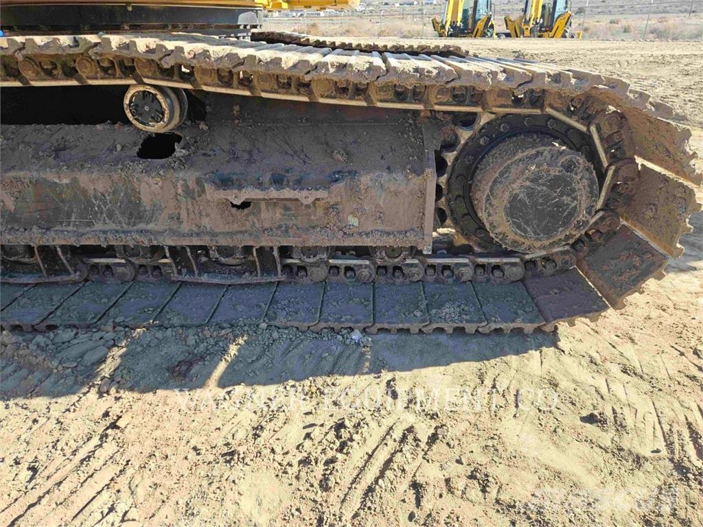 CAT 330 حفارات زحافة