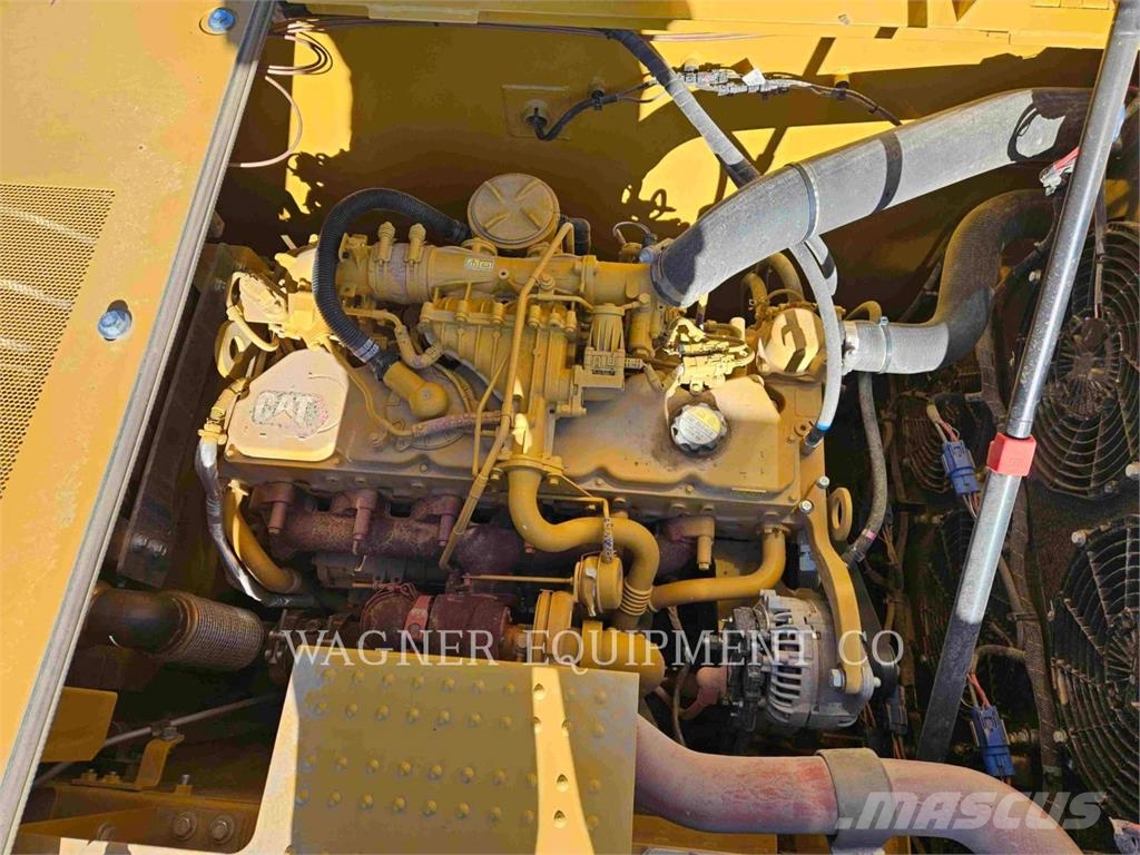 CAT 330 حفارات زحافة