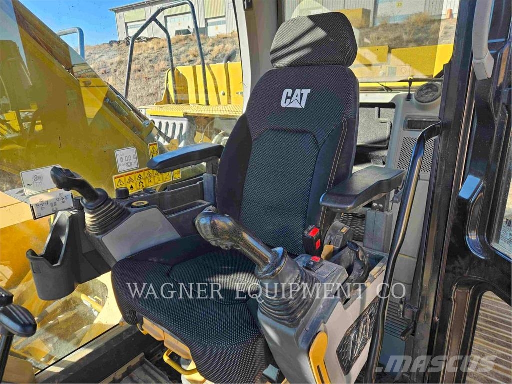 CAT 330 حفارات زحافة