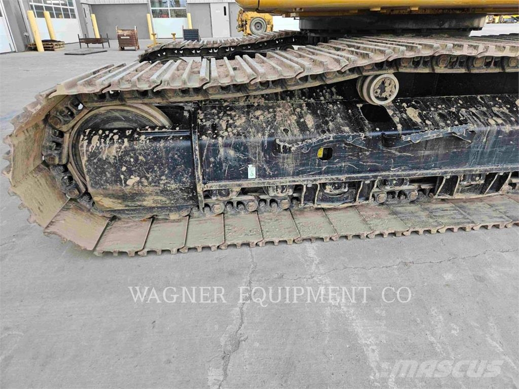CAT 330 حفارات زحافة