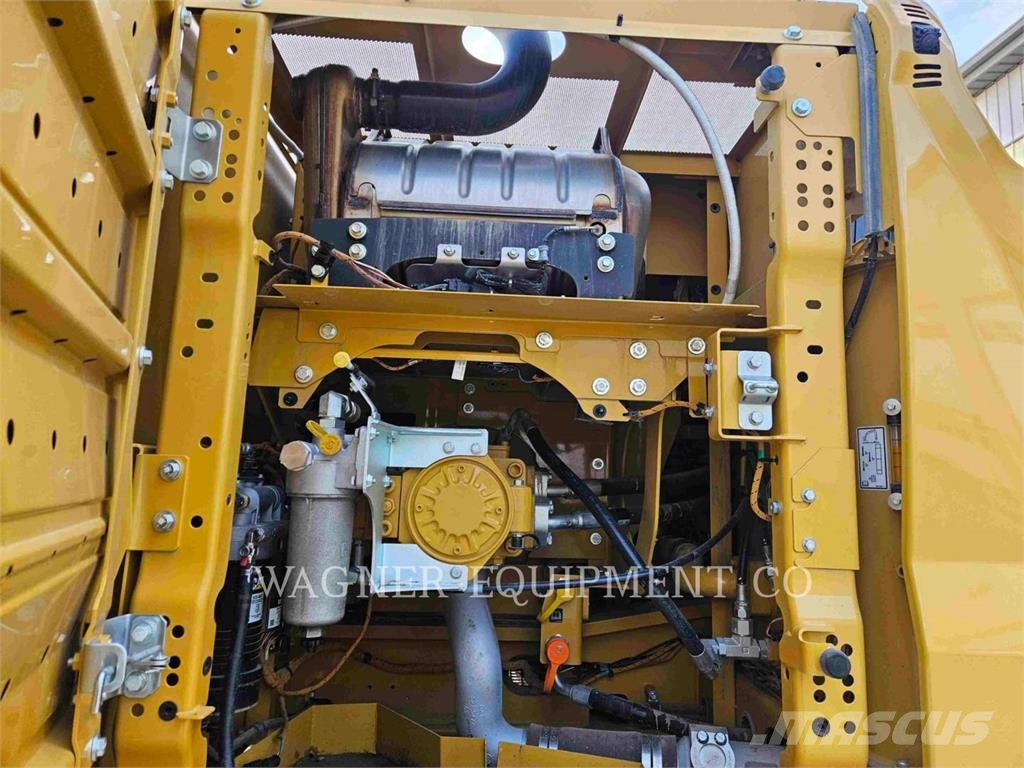 CAT 330 حفارات زحافة