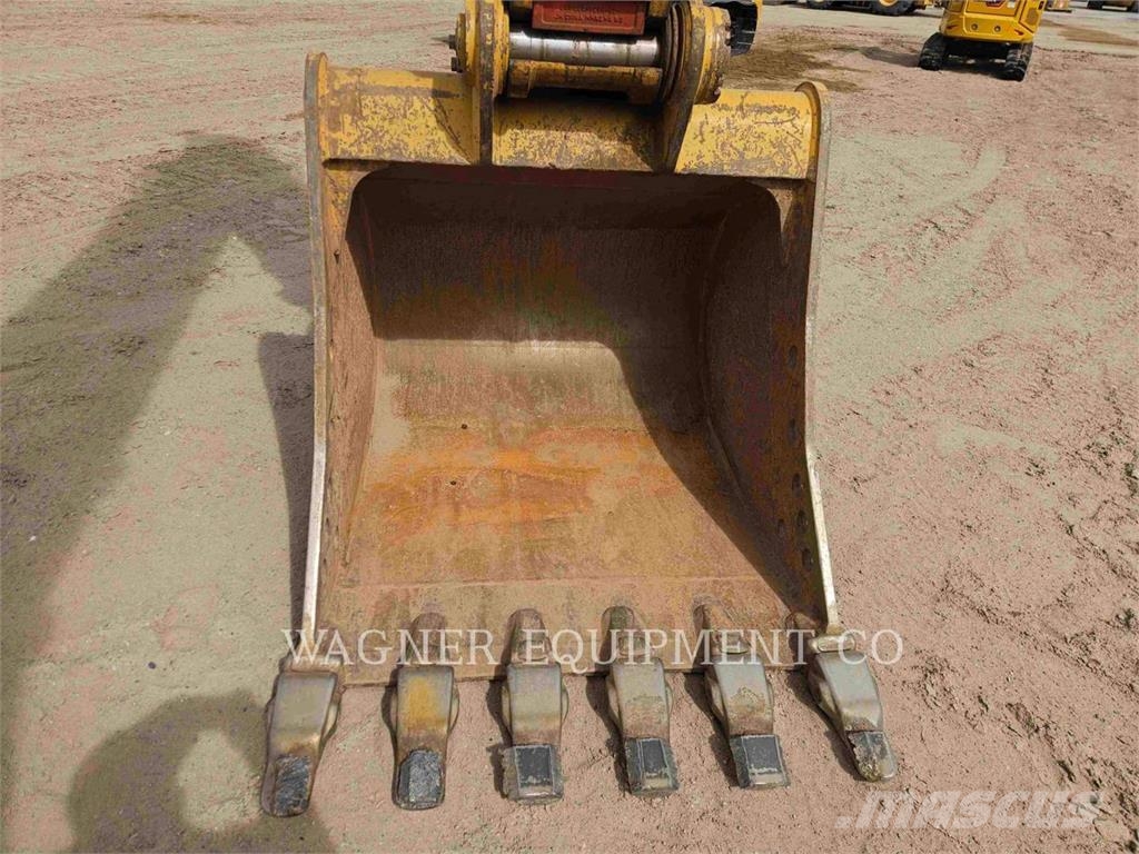 CAT 330 حفارات زحافة