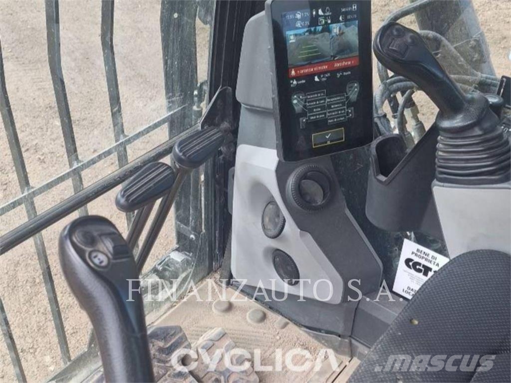 CAT 330 Roomikekskavaatorid