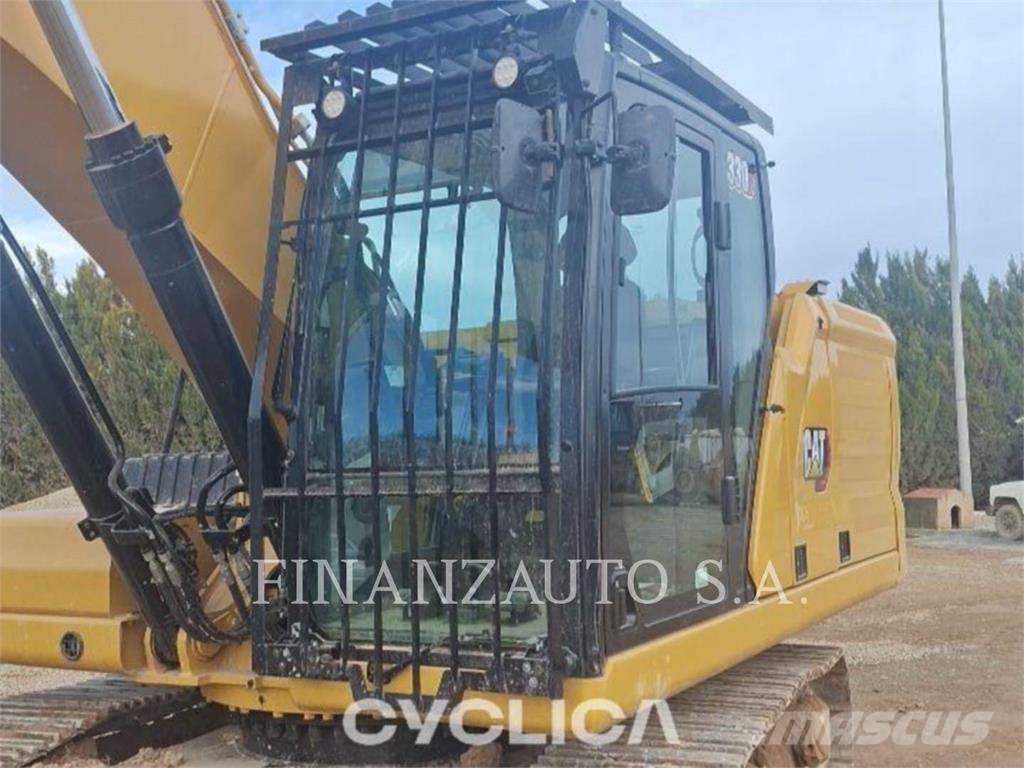 CAT 330 Roomikekskavaatorid