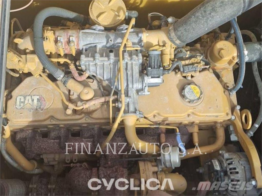 CAT 330 Roomikekskavaatorid