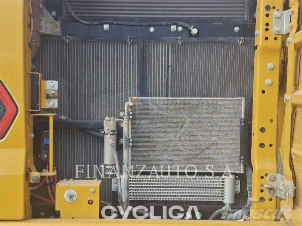 CAT 330 Roomikekskavaatorid
